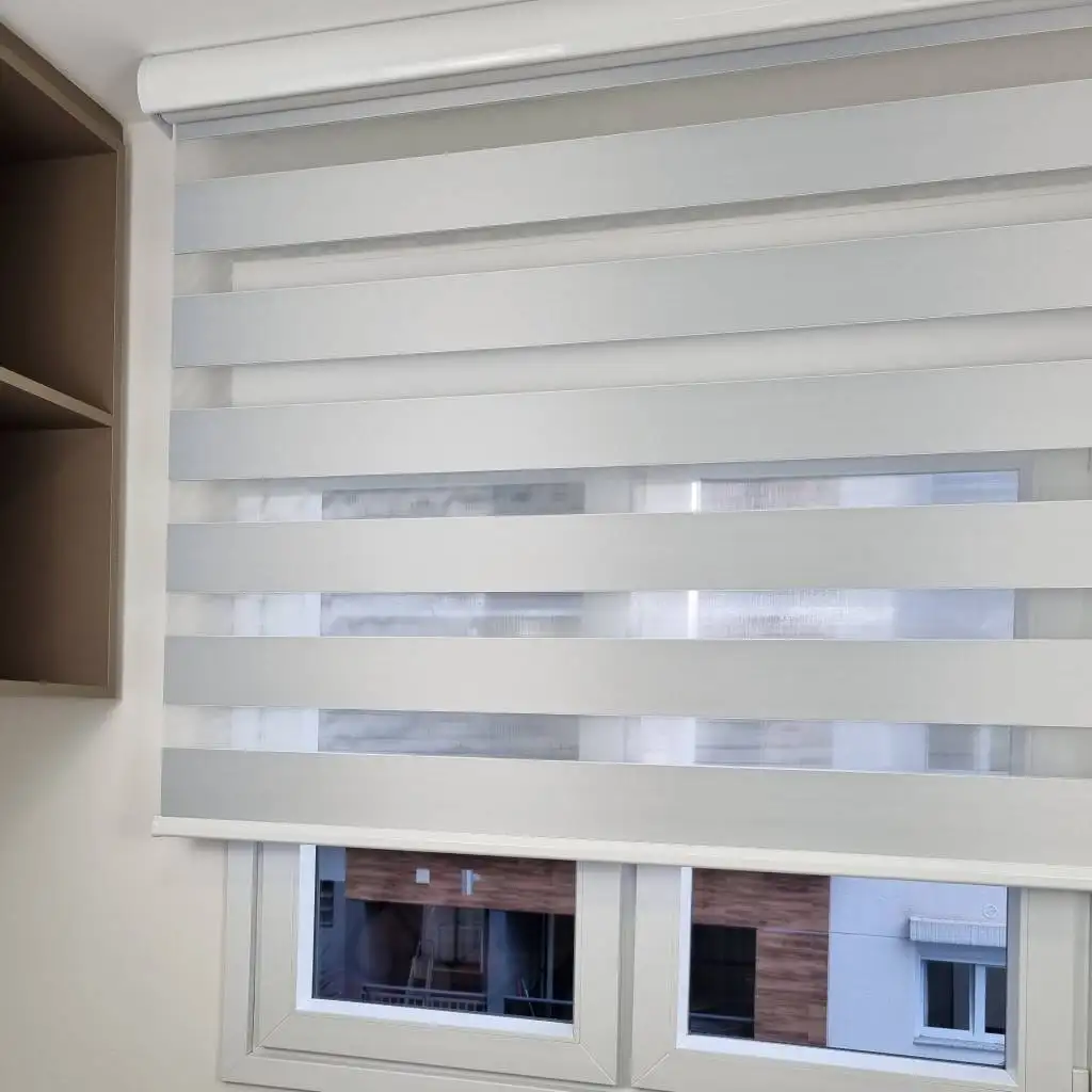 Double Vision Soft Semi-Blackout Branca