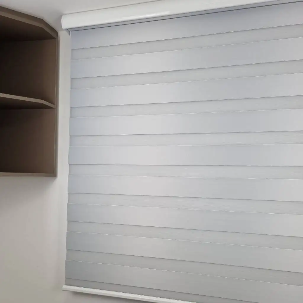 Double Vision Soft Semi-Blackout Branca